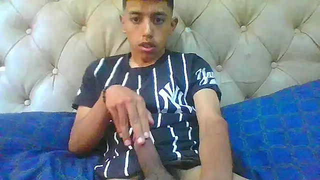 Snapshot of danuel23 chatting on October 4, 2025, 7:48 pm danuel23 online show from October 4, 2025, 7:48 pm