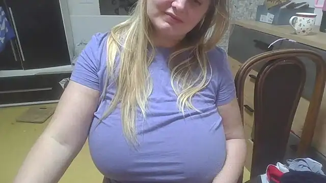 Snapshot of Meliss_Official9 chatting on February 10, 2026, 12:20 am Meliss Official9 online show from February 10, 2026, 12:20 am