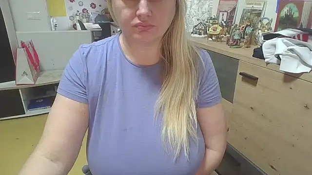 Meliss Official9 online show from December 15, 2025, 9:48 am