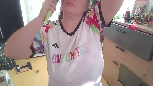 Snapshot of Meliss_Official9 chatting on January 18, 2026, 8:29 am Meliss Official9 online show from January 18, 2026, 8:29 am