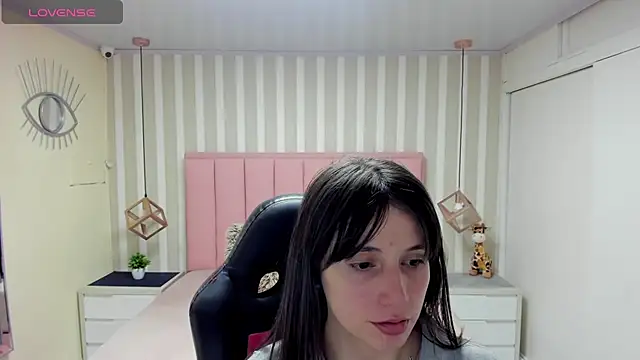 MAGNOLEROY online show from November 22, 2025, 12:48 pm