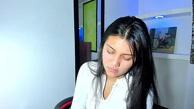 Snapshot of Catalehia_Milk chatting on February 10, 2026, 7:35 pm Catalehia Milk online show from February 10, 2026, 7:35 pm