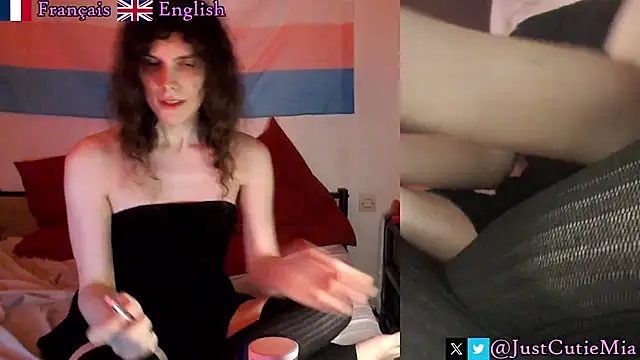 JustCutieMia online show from December 17, 2025, 6:13 pm