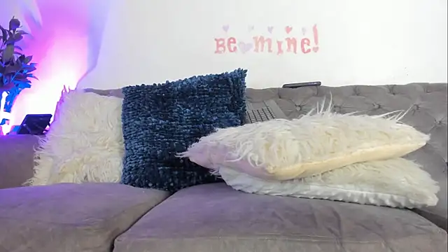 Sofi Vasquez online show from February 19, 2025, 1:51 am