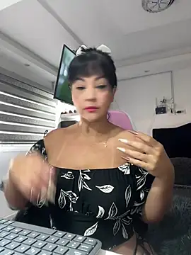 Snapshot of Hot_beauty__ chatting on July 16, 2026, 1:30 pm Hot beauty online show from July 16, 2026, 1:30 pm