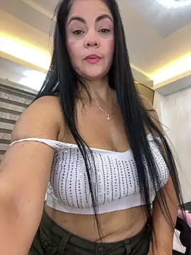 Snapshot of Hot_beauty__ chatting on May 12, 2026, 2:41 am Hot beauty online show from May 12, 2026, 2:41 am