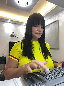 Snapshot of Hot_beauty__ chatting on July 3, 2026, 11:00 pm Hot beauty online show from July 3, 2026, 11:00 pm