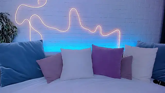 rossy babe  online show from October 17, 2025, 11:39 pm