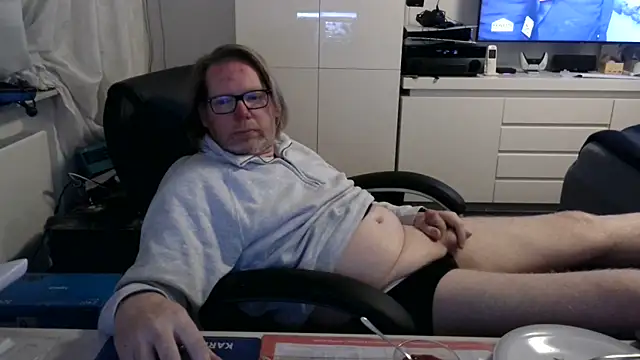 Snapshot of VSteph chatting on May 12, 2026, 8:04 pm VSteph online show from May 12, 2026, 8:04 pm