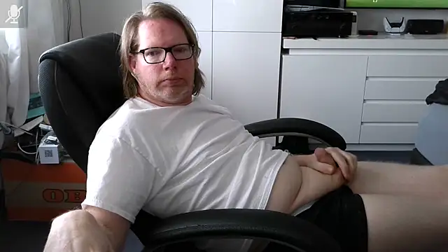 Snapshot of VSteph chatting on April 25, 2026, 12:19 pm VSteph online show from April 25, 2026, 12:19 pm