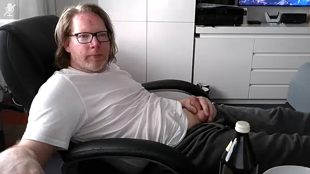 Snapshot of VSteph chatting on April 18, 2026, 2:19 pm VSteph online show from April 18, 2026, 2:19 pm