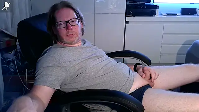 VSteph online show from September 28, 2025, 7:43 pm