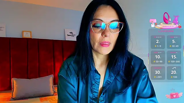 Snapshot of Zuzana21 chatting on October 28, 2025, 12:48 pm Zuzana21 online show from October 28, 2025, 12:48 pm