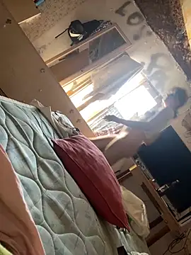 Snapshot of Yasmine47 chatting on September 17, 2025, 12:07 pm Yasmine47 online show from September 17, 2025, 12:07 pm