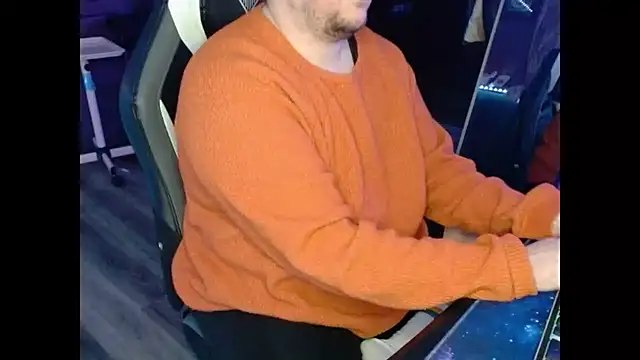 Snapshot of tuxedomasc_95 chatting on February 19, 2025, 12:57 am tuxedomasc 95 online show from February 19, 2025, 12:57 am