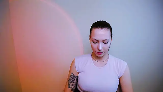 Snapshot of VanessaMay_ chatting on January 7, 2025, 9:46 pm VanessaMay online show from January 7, 2025, 9:46 pm