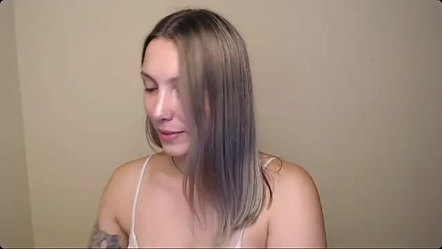 Snapshot of VanessaMay_ chatting on September 8, 2025, 4:28 pm VanessaMay online show from September 8, 2025, 4:28 pm