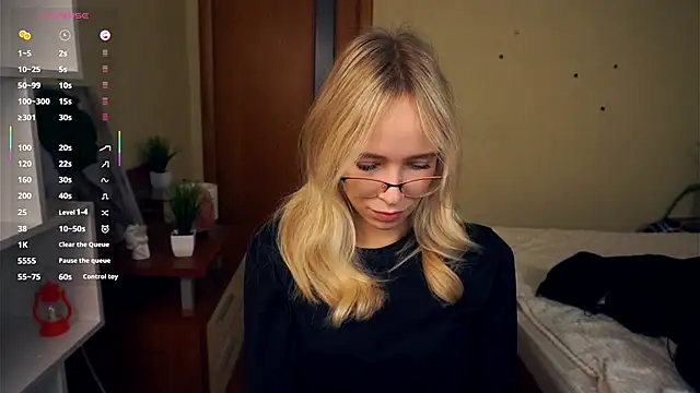 LynetBurby online show from October 22, 2025, 3:22 pm