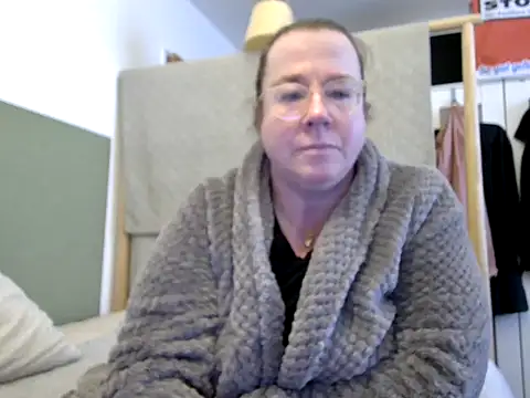 Snapshot of MarthaBriest chatting on March 5, 2026, 8:44 am MarthaBriest online show from March 5, 2026, 8:44 am