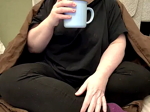 Snapshot of MarthaBriest chatting on April 3, 2026, 4:08 am MarthaBriest online show from April 3, 2026, 4:08 am