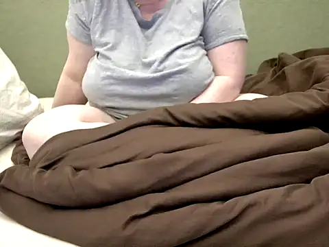 Snapshot of MarthaBriest chatting on April 21, 2026, 8:04 pm MarthaBriest online show from April 21, 2026, 8:04 pm