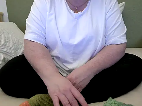 Snapshot of MarthaBriest chatting on April 18, 2026, 7:22 am MarthaBriest online show from April 18, 2026, 7:22 am