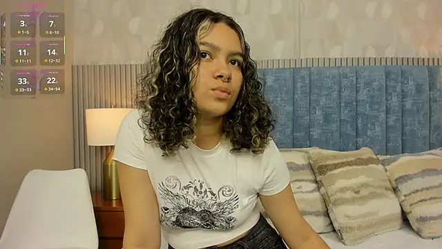 Snapshot of pretty_sunlight_ chatting on February 5, 2026, 1:23 am pretty sunlight online show from February 5, 2026, 1:23 am