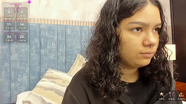 pretty sunlight  online show from December 17, 2025, 1:21 am