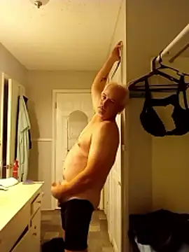 Snapshot of marc1812 chatting on December 5, 2024, 5:43 am marc1812 online show from December 5, 2024, 5:43 am