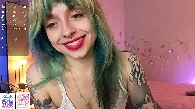 Snapshot of lavenderluxe chatting on May 25, 2026, 7:45 pm lavenderluxe online show from May 25, 2026, 7:45 pm