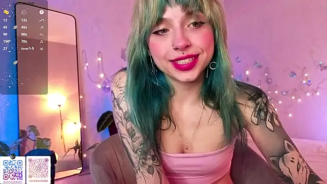 Snapshot of lavenderluxe chatting on May 14, 2026, 6:16 pm lavenderluxe online show from May 14, 2026, 6:16 pm