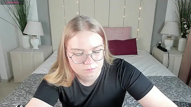 Snapshot of marydoji chatting on January 12, 2025, 1:11 am marydoji online show from January 12, 2025, 1:11 am