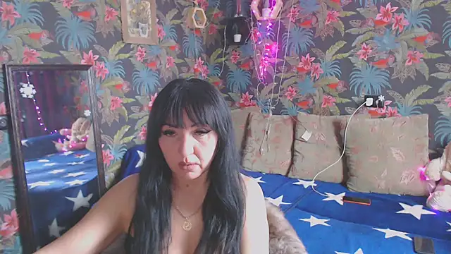 Snapshot of SusanLaNice chatting on February 4, 2025, 8:13 am SusanLaNice online show from February 4, 2025, 8:13 am