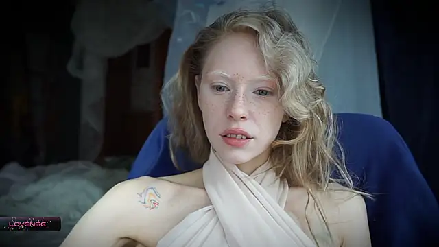 Snapshot of _Phantom_thread_ chatting on October 13, 2025, 10:06 am Phantom thread online show from October 13, 2025, 10:06 am