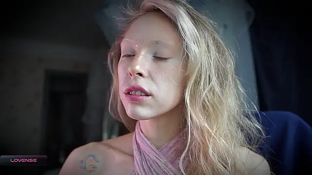 Snapshot of _Phantom_thread_ chatting on October 27, 2025, 9:54 am Phantom thread online show from October 27, 2025, 9:54 am