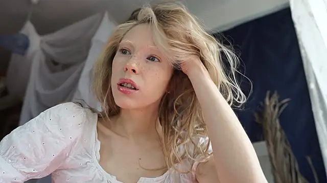 Snapshot of _Phantom_thread_ chatting on March 10, 2025, 8:50 am Phantom thread online show from March 10, 2025, 8:50 am