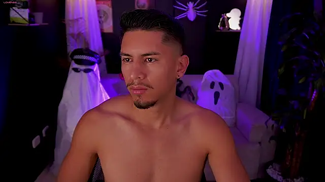 Snapshot of Aaronfox_x chatting on October 11, 2025, 12:17 pm Aaronfox x online show from October 11, 2025, 12:17 pm