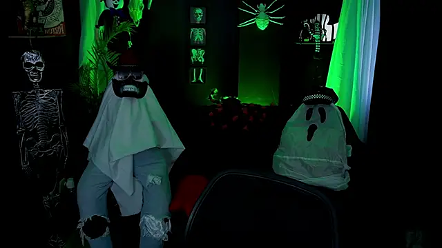 Snapshot of Aaronfox_x chatting on October 31, 2025, 11:40 am Aaronfox x online show from October 31, 2025, 11:40 am