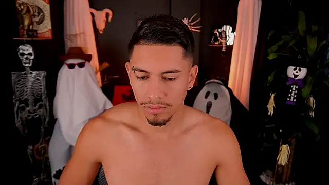 Snapshot of Aaronfox_x chatting on October 13, 2025, 1:12 pm Aaronfox x online show from October 13, 2025, 1:12 pm