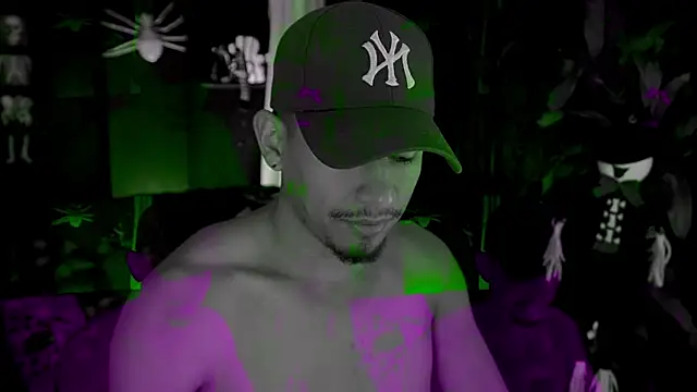 Snapshot of Aaronfox_x chatting on October 20, 2025, 1:00 pm Aaronfox x online show from October 20, 2025, 1:00 pm