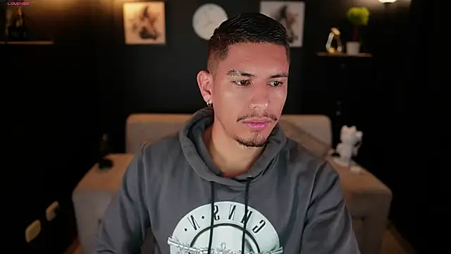 Snapshot of Aaronfox_x chatting on November 28, 2025, 9:09 am Aaronfox x online show from November 28, 2025, 9:09 am