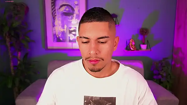 Snapshot of Aaronfox_x chatting on March 19, 2025, 9:28 am Aaronfox x online show from March 19, 2025, 9:28 am