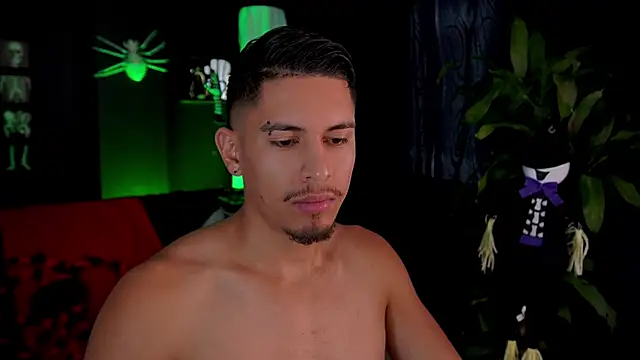 Snapshot of Aaronfox_x chatting on October 21, 2025, 1:43 pm Aaronfox x online show from October 21, 2025, 1:43 pm