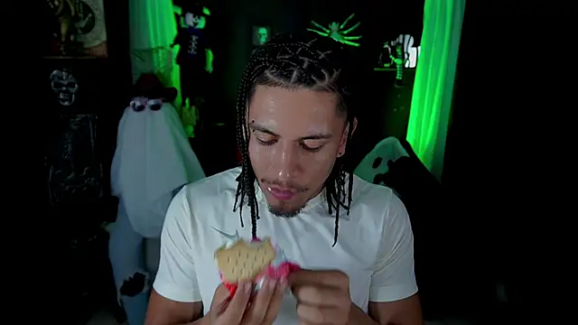 Snapshot of Aaronfox_x chatting on October 25, 2025, 10:32 pm Aaronfox x online show from October 25, 2025, 10:32 pm