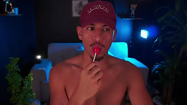 Snapshot of Aaronfox_x chatting on November 15, 2025, 10:03 pm Aaronfox x online show from November 15, 2025, 10:03 pm