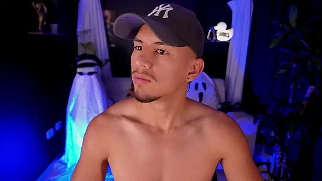 Snapshot of Aaronfox_x chatting on October 5, 2025, 12:40 pm Aaronfox x online show from October 5, 2025, 12:40 pm