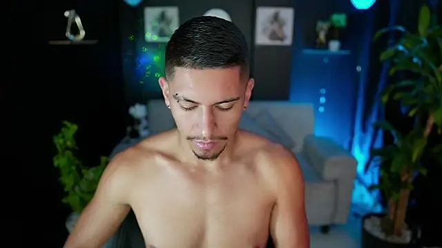 Snapshot of Aaronfox_x chatting on November 24, 2025, 1:22 pm Aaronfox x online show from November 24, 2025, 1:22 pm