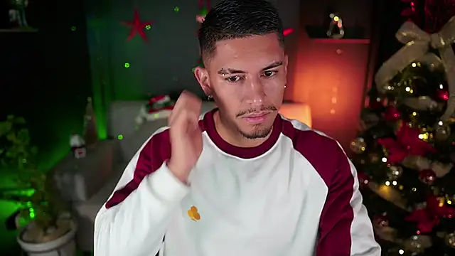 Snapshot of Aaronfox_x chatting on December 2, 2025, 8:49 am Aaronfox x online show from December 2, 2025, 8:49 am