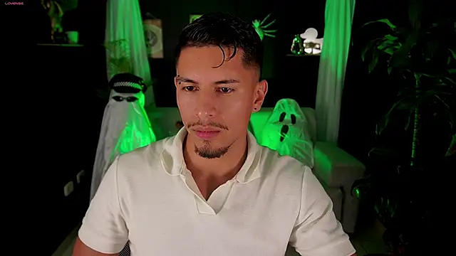 Snapshot of Aaronfox_x chatting on October 9, 2025, 2:23 am Aaronfox x online show from October 9, 2025, 2:23 am