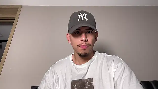 Snapshot of Aaronfox_x chatting on October 23, 2025, 9:52 am Aaronfox x online show from October 23, 2025, 9:52 am